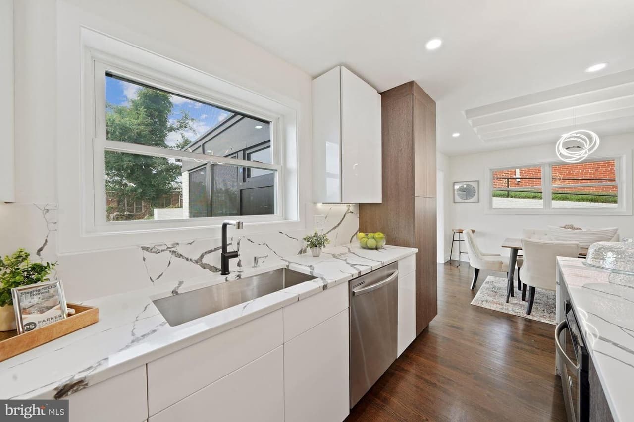 Erie St Town Homes — image 3